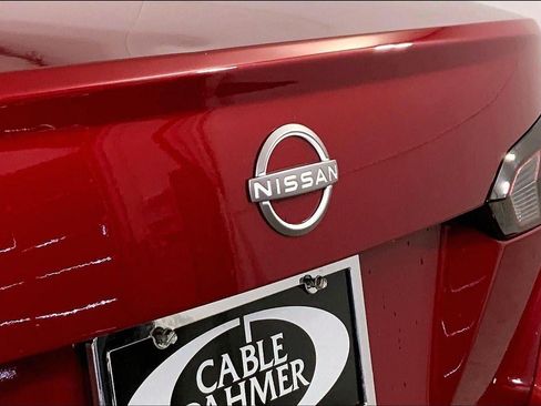 Used 2025 Nissan Versa SV FWD image 29