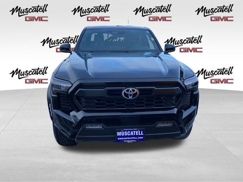 Used 2025 Toyota Tacoma TRD Sport image 2