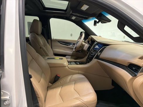 Used 2019 Cadillac Escalade ESV Platinum image 44