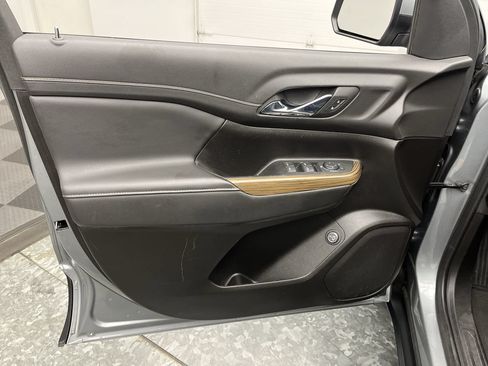 Certified 2023 GMC Acadia SLE w/ Driver Convenience Package FWD image 6