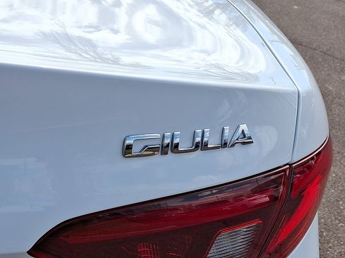 Used 2023 Alfa Romeo Giulia Veloce AWD/4WD image 32