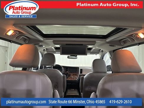 Used 2018 Toyota Sienna Limited Premium image 32