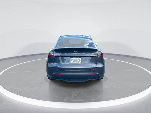 Used 2025 Tesla Model Y Long Range RWD image 8