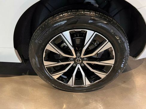 Used 2023 Volvo XC60 B5 Core image 11