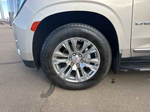 Used 2021 GMC Yukon Denali image 9