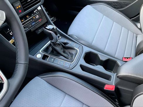 New 2026 Volkswagen Jetta SE image 7