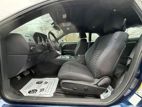 Used 2014 Dodge Challenger SXT RWD image 21