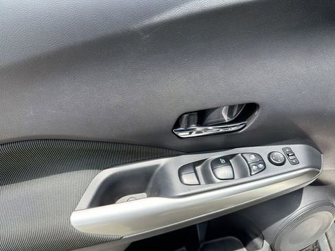 Used 2018 Nissan Kicks SV FWD image 16
