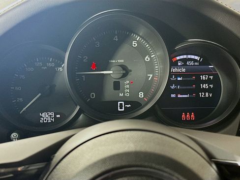 Certified 2026 Porsche Macan image 13