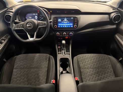 Used 2023 Nissan Kicks SV FWD image 3