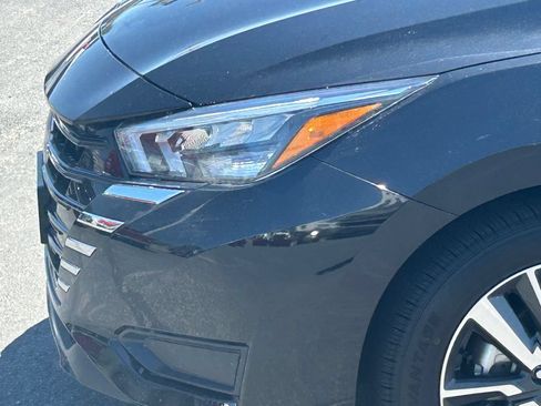 Used 2025 Nissan Versa SV FWD image 11