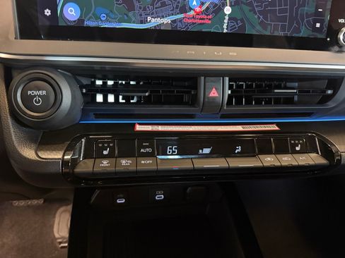 Used 2025 Toyota Prius AWD image 22