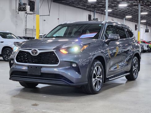Used 2022 Toyota Highlander XLE image 4