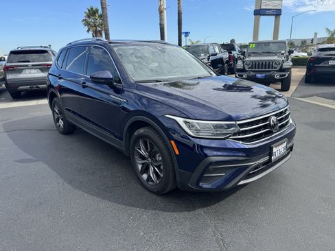 Certified 2023 Volkswagen Tiguan SE FWD image 2
