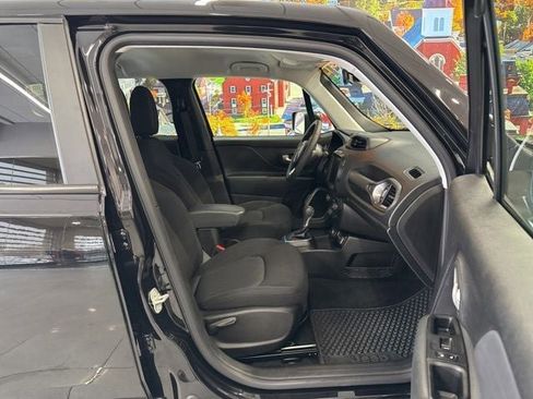 Used 2023 Jeep Renegade Latitude image 52