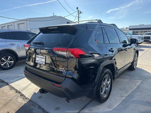 Used 2022 Toyota RAV4 XLE image 4