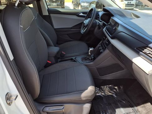 Certified 2024 Volkswagen Taos SE w/ Panoramic Sunroof Package image 26