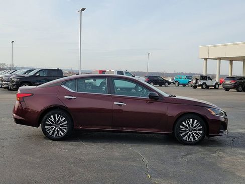 Used 2025 Nissan Altima 2.5 SV image 6