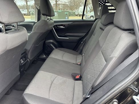 Used 2021 Toyota RAV4 XLE w/ Convenience Package image 16