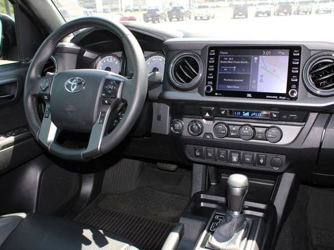Used 2023 Toyota Tacoma TRD Sport w/ TRD Premium Sport Package AWD/4WD image 15