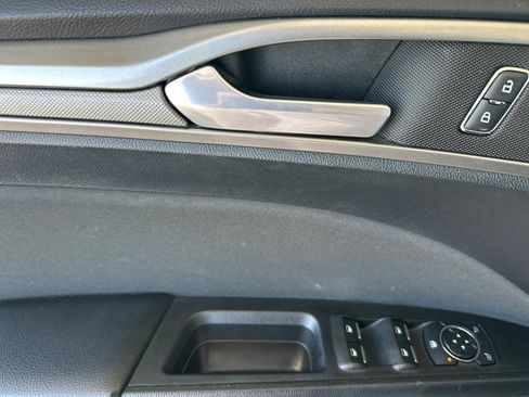Used 2020 Ford Fusion SE FWD image 11