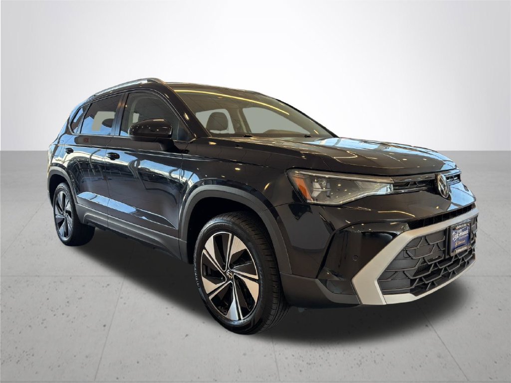 Used 2025 Volkswagen Taos SE AWD/4WD image 5