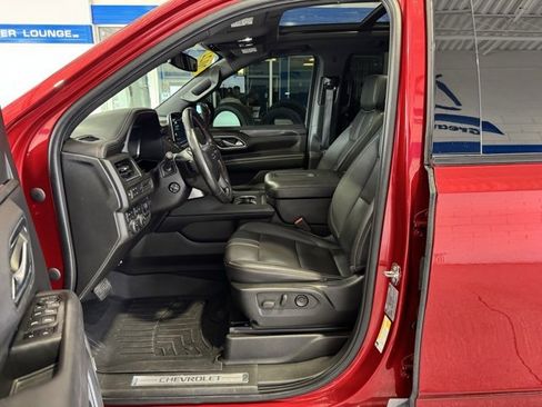 Used 2022 Chevrolet Suburban RST w/ Sport Performance Package image 8