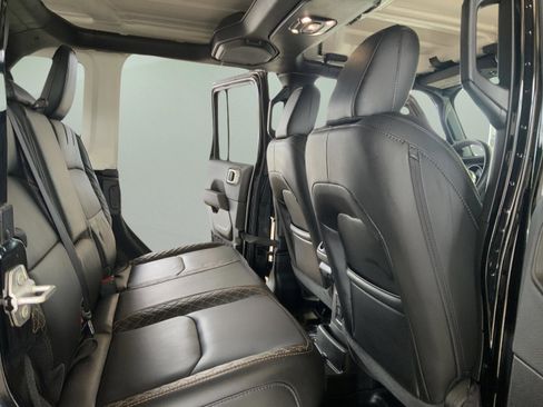 Used 2022 Jeep Wrangler Unlimited Sahara AWD/4WD image 37