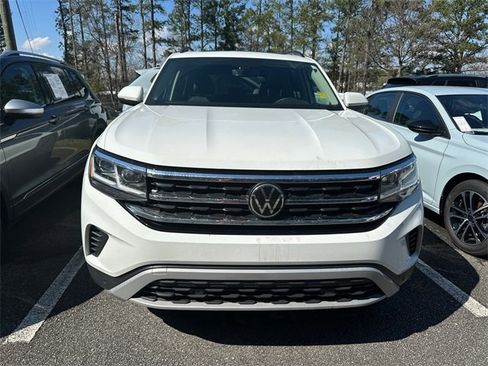 Certified 2023 Volkswagen Atlas SE w/ Panoramic Sunroof Package image 2