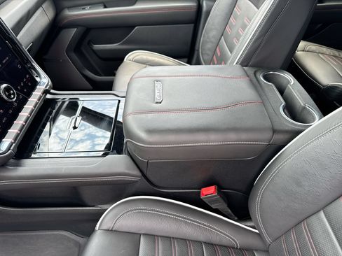 Used 2025 GMC Yukon AT4 Ultimate AWD/4WD image 21