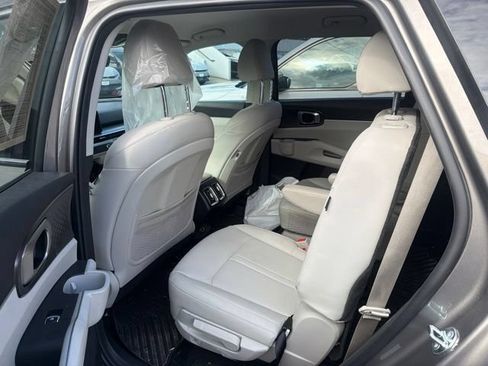 Certified 2025 Kia Sorento EX AWD/4WD image 8