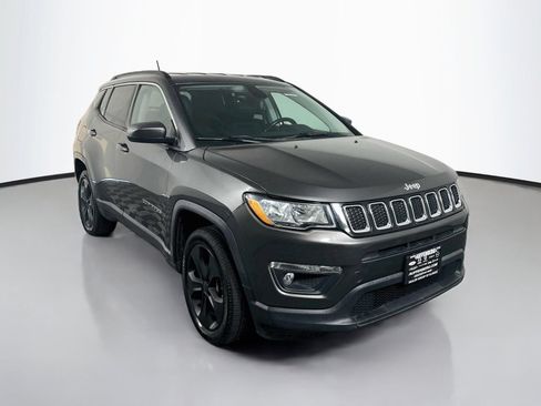 Used 2017 Jeep Compass Latitude w/ Popular Equipment Group AWD/4WD image 1