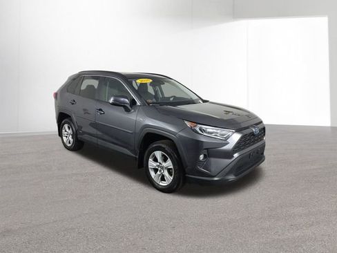 Used 2020 Toyota RAV4 XLE image 11