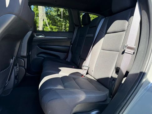Used 2020 Jeep Grand Cherokee Laredo AWD/4WD image 12