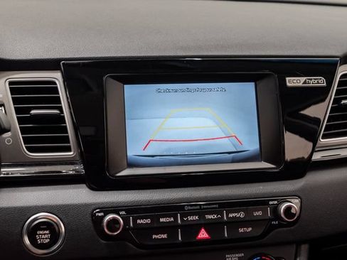 Used 2018 Kia Niro EX FWD image 14