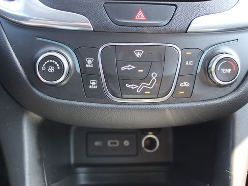 Used 2021 Chevrolet Equinox LT image 40