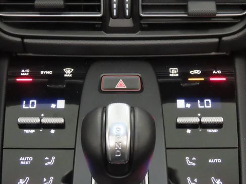 Certified 2026 Porsche Macan AWD/4WD image 26