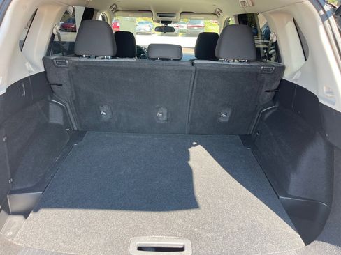 Used 2022 Nissan Rogue SV image 12