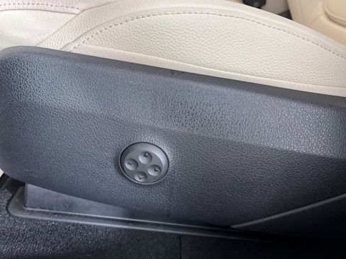 Certified 2025 Mercedes-Benz GLC 300 4MATIC image 4