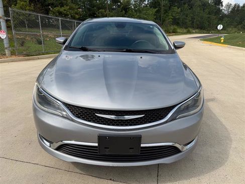 Used 2017 Chrysler 200 Limited w/ Driver Assist Package FWD image 2