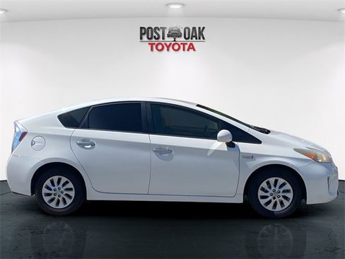 Used 2013 Toyota Prius Plug-In Hybrid image 8