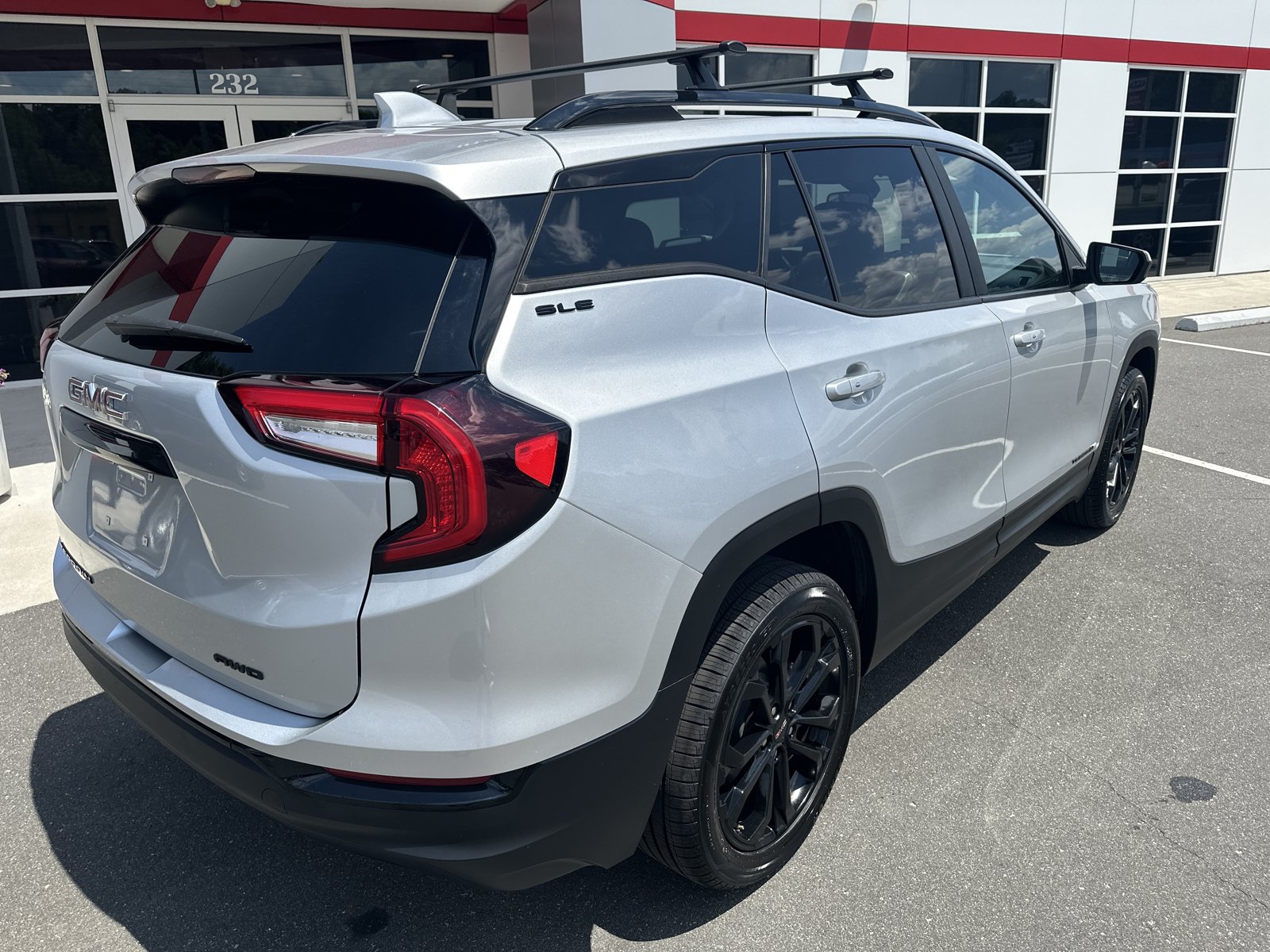 Used 2022 GMC Terrain SLE w/ Driver Convenience Package AWD/4WD image 8