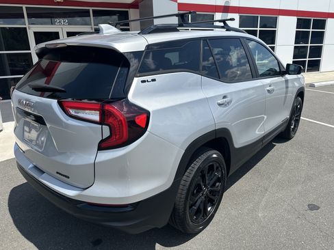 Used 2022 GMC Terrain SLE w/ Driver Convenience Package AWD/4WD image 8