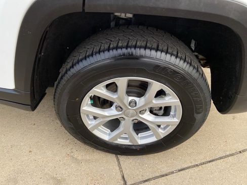 Used 2023 Jeep Grand Cherokee Limited image 29