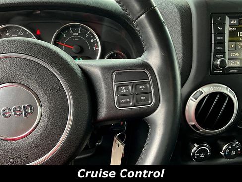 Used 2015 Jeep Wrangler Unlimited Rubicon AWD/4WD image 12