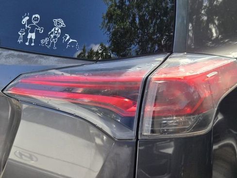 Used 2016 Toyota RAV4 XLE FWD image 7