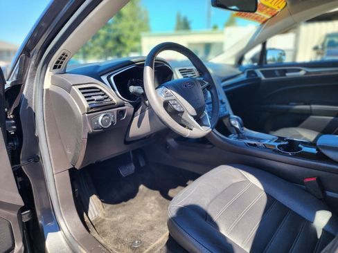 Used 2016 Ford Fusion SE w/ Equipment Group 202A FWD image 13