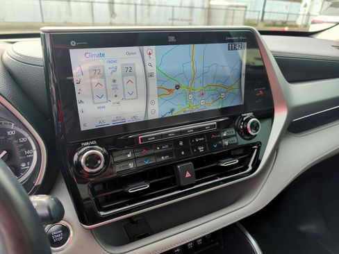 Used 2021 Toyota Highlander Platinum image 24