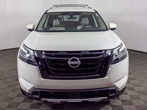 Used 2024 Nissan Pathfinder SL w/ Black Appearance Package AWD/4WD image 11