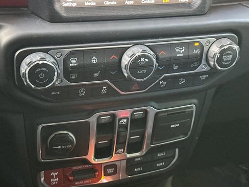 Used 2018 Jeep Wrangler Unlimited Rubicon AWD/4WD image 28